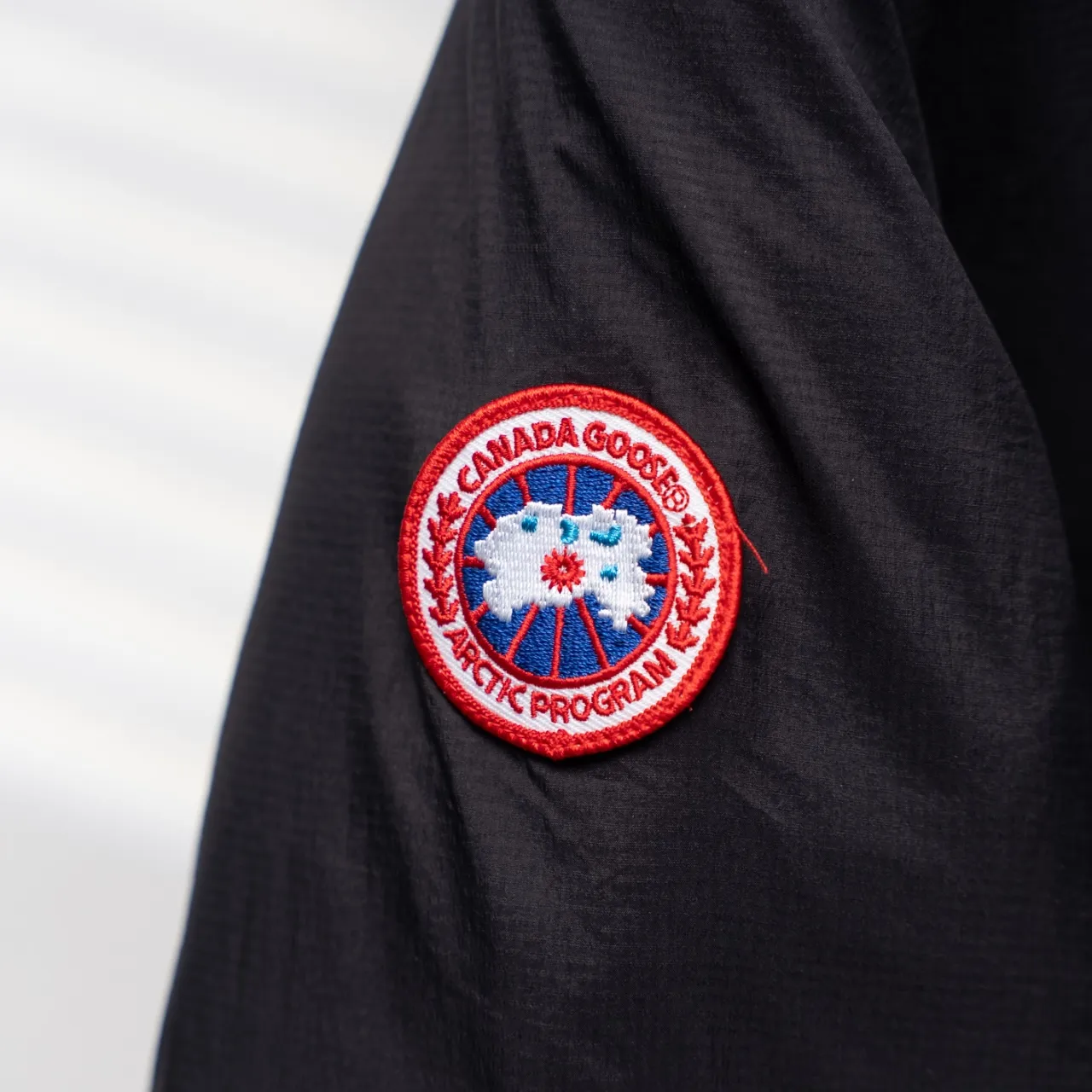 P860 CANADA GOOSE丨Canada Goose 5078 single zipper armband hooded down jacket Color: Black Size: XS-XL